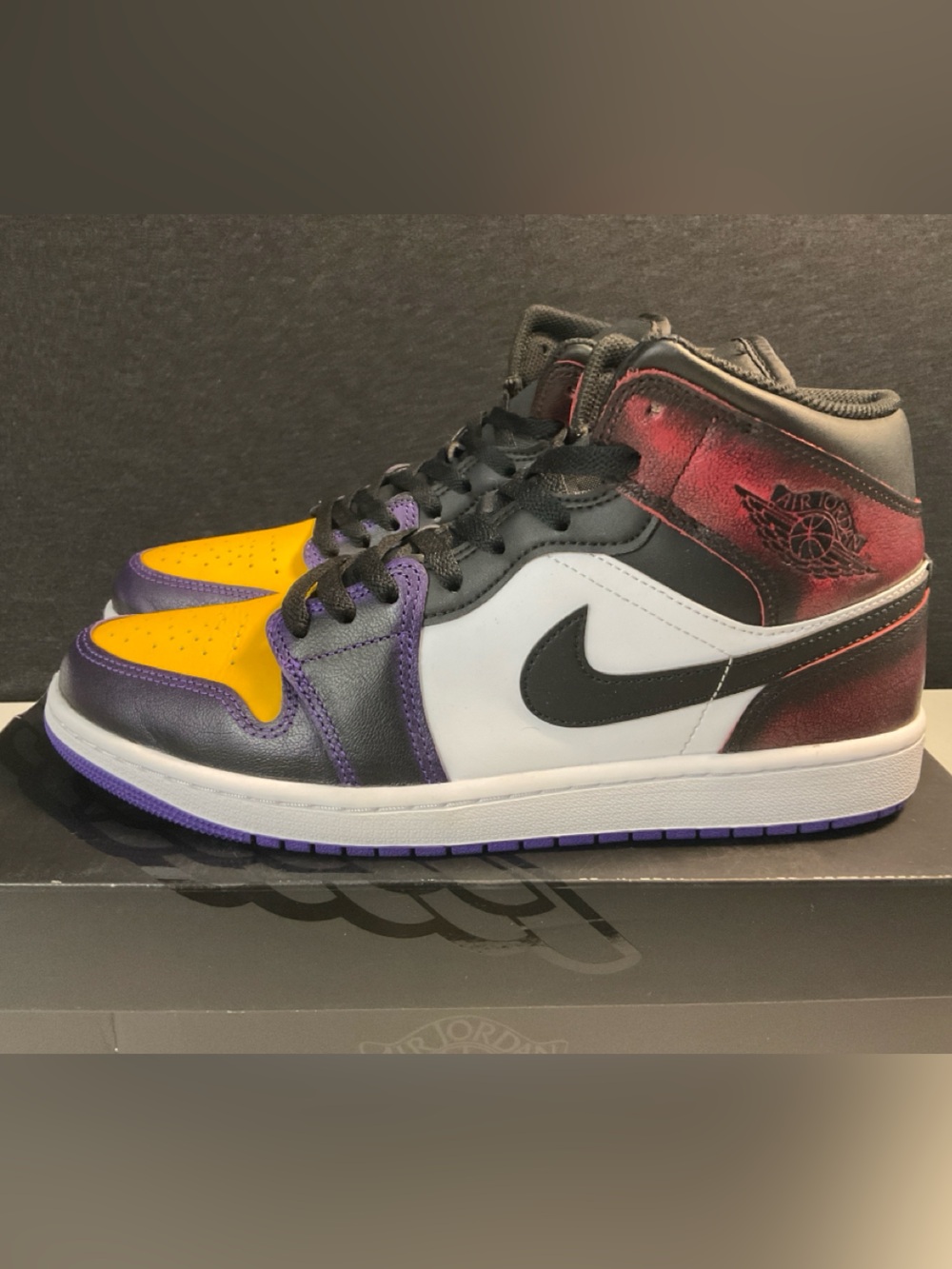 Nike Air Jordan 1 Mid SE